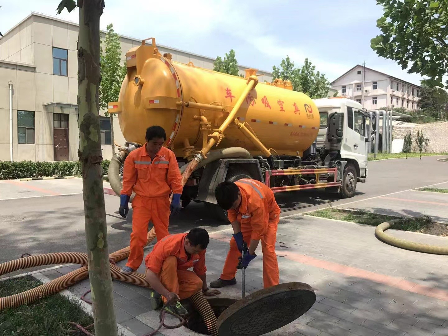 疏附化粪池清理与5-8吨吸粪车施工效率分析